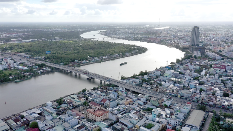 Bốn c&acirc;y cầu &ldquo;k&eacute;o&rdquo; bến Ninh Kiều gần chợ nổi C&aacute;i Răng- Ảnh 2.