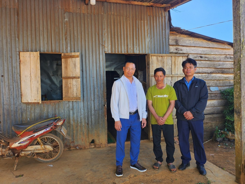 Vợ mất vì tai nạn, chồng gánh gồng nuôi bốn con thơ- Ảnh 2. Vợ mất vì tai nạn, chồng gánh gồng nuôi bốn con thơ- Ảnh 2.