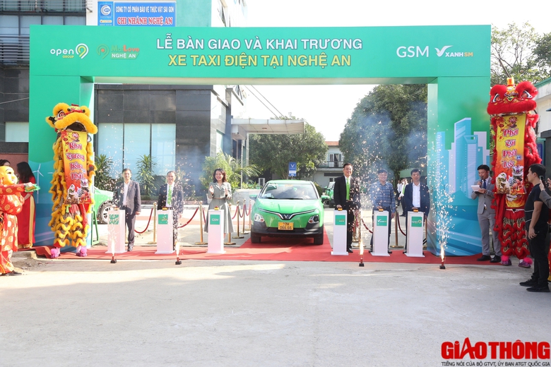 Taxi Mai Love: Ti&ecirc;n phong đưa xe điện v&agrave;o hoạt động tại xứ Nghệ- Ảnh 1.