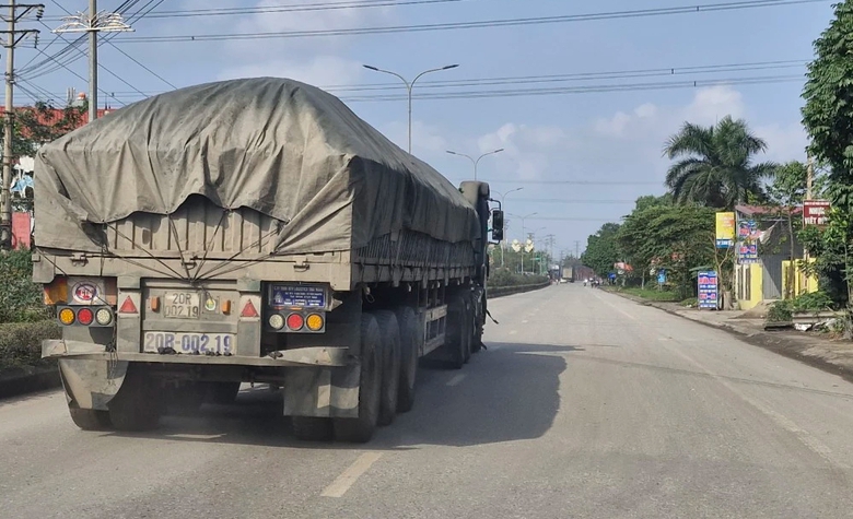 Th&aacute;i Nguy&ecirc;n: Bến thủy ngang nhi&ecirc;n tiếp nhận xe bốc, trả h&agrave;ng vượt th&agrave;nh th&ugrave;ng- Ảnh 3.
