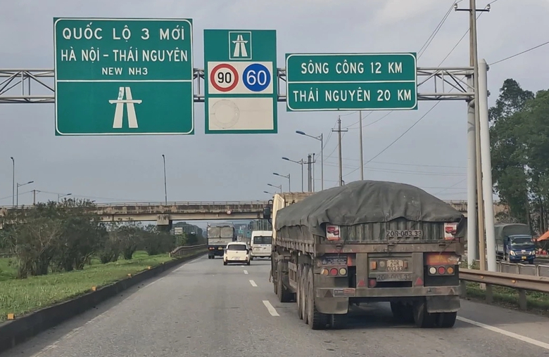 Th&aacute;i Nguy&ecirc;n: Bến thủy ngang nhi&ecirc;n tiếp nhận xe bốc, trả h&agrave;ng vượt th&agrave;nh th&ugrave;ng- Ảnh 4.