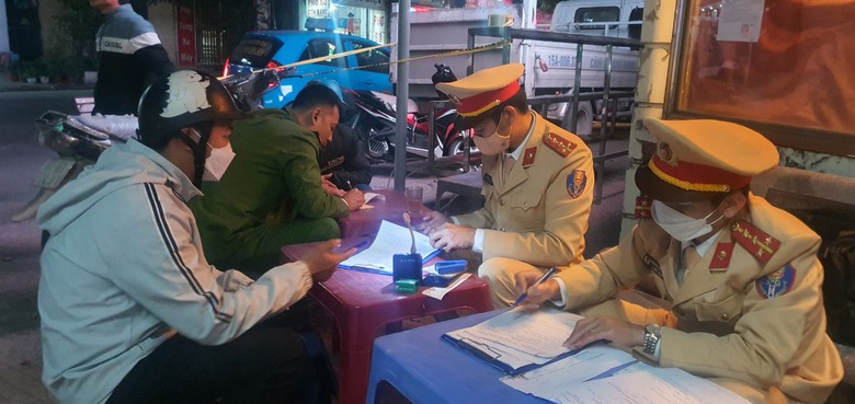 Uống 1 lon bia, cụ ông U70 bị phạt lỗi nồng độ cồn mức cao nhất- Ảnh 7. Uống 1 lon bia, cụ ông U70 bị phạt lỗi nồng độ cồn mức cao nhất- Ảnh 7.