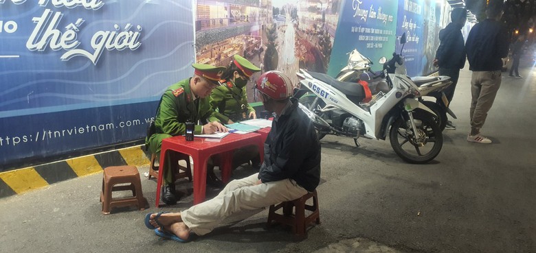 Uống 1 lon bia, cụ ông U70 bị phạt lỗi nồng độ cồn mức cao nhất- Ảnh 3. Uống 1 lon bia, cụ ông U70 bị phạt lỗi nồng độ cồn mức cao nhất- Ảnh 3.
