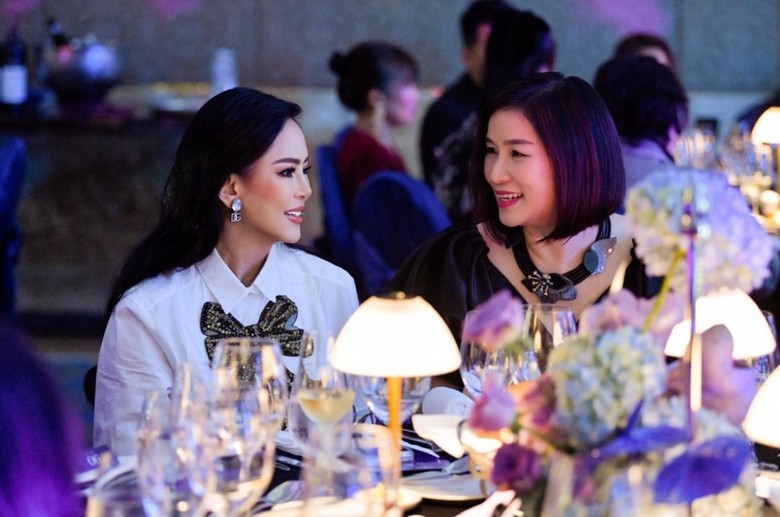 Doanh nh&acirc;n L&ecirc; Hồng Thủy Ti&ecirc;n cuốn h&uacute;t trong mọi khoảnh khắc tại Đẹp Awards 2023- Ảnh 3.