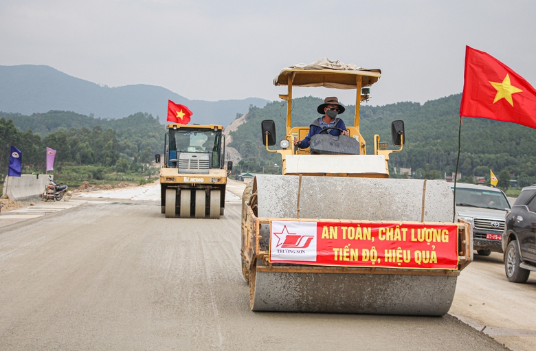 Loạt dự &aacute;n giao th&ocirc;ng lớn khởi c&ocirc;ng, kh&aacute;nh th&agrave;nh năm 2024- Ảnh 1.