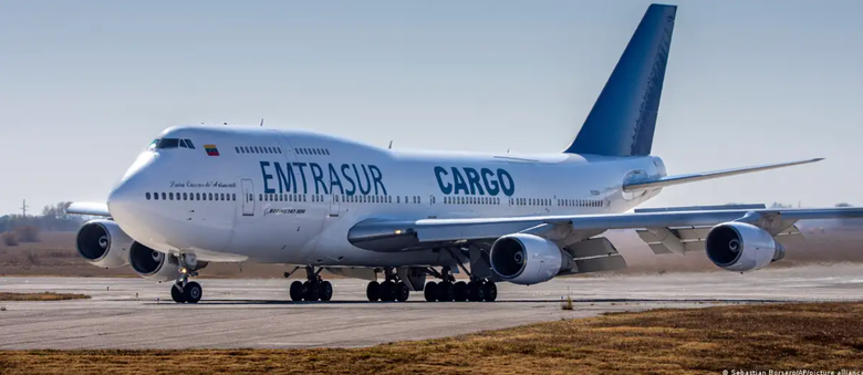 Bị Argentina tịch thu m&aacute;y bay d&acirc;n dụng, Tổng thống Venezuela phản ứng mạnh- Ảnh 1.