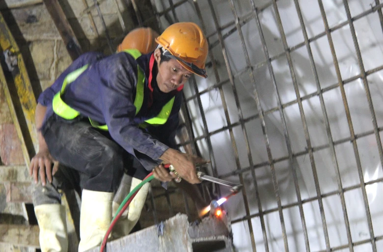 Hối hả tr&ecirc;n c&ocirc;ng trường cao tốc Cam L&acirc;m - Vĩnh Hảo những ng&agrave;y đầu năm mới- Ảnh 3.