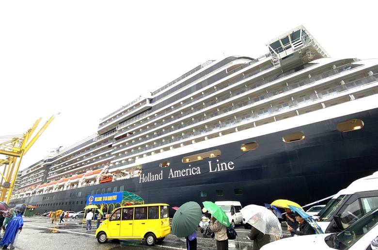 Si&ecirc;u du thuyền đầu ti&ecirc;n chở 2.000 kh&aacute;ch &Acirc;u Mỹ đến Đ&agrave; Nẵng trong năm mới- Ảnh 1.