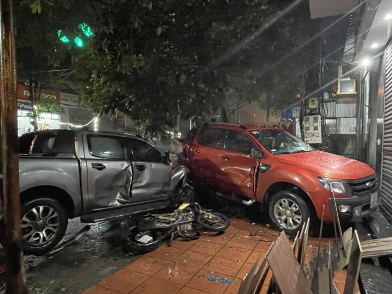 Khởi tố, bắt giam t&agrave;i xế xe b&aacute;n tải t&ocirc;ng li&ecirc;n ho&agrave;n xe m&aacute;y khiến 3 người tử vong- Ảnh 2.