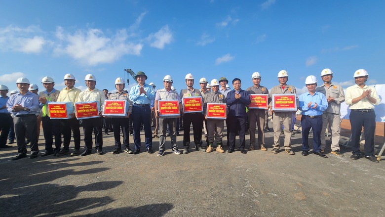 Phấn đấu th&aacute;ng 6/2025 th&ocirc;ng xe cao tốc Bắc - Nam qua Quảng B&igrave;nh- Ảnh 4.