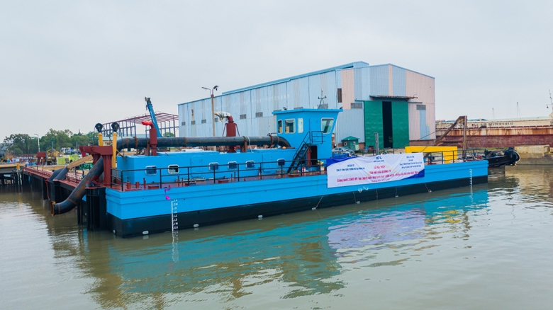 Quảng Ninh: Xuất xưởng t&agrave;u h&uacute;t đầu ti&ecirc;n được sản xuất trong nước- Ảnh 1.