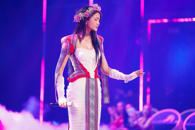 Nguy&ecirc;n H&agrave; "lột x&aacute;c" ngoạn mục, Huyền Baby t&acirc;m phục dừng ch&acirc;n tại "Chị đẹp 2023"- Ảnh 2.