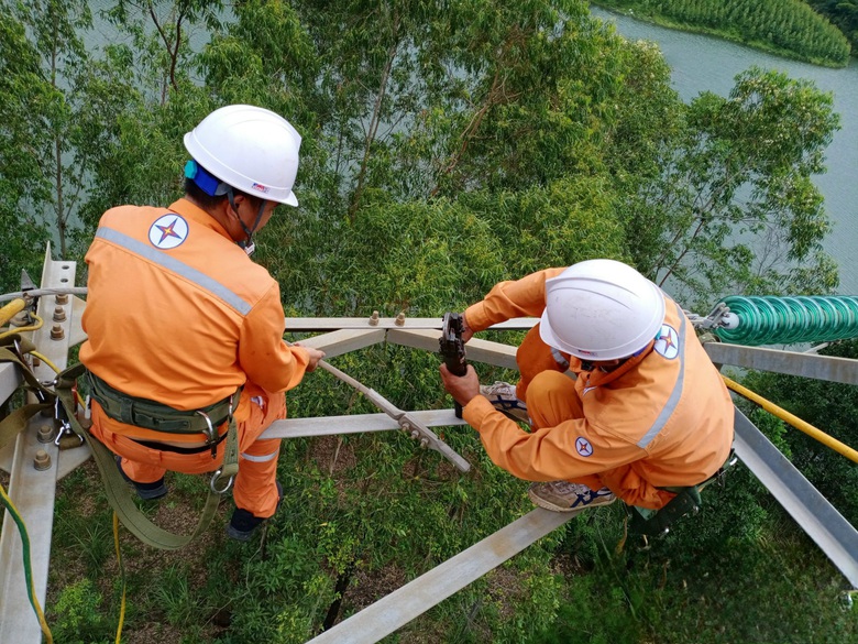 Điện lực Quảng Ninh chủ động đảm bảo cấp điện phục vụ ph&aacute;t triển kinh tế - x&atilde; hội- Ảnh 1.