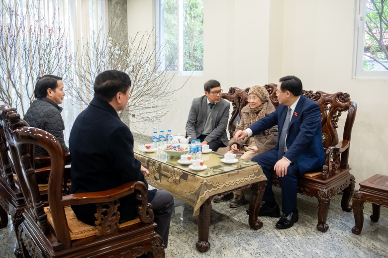 Chủ tịch Quốc hội thăm, ch&uacute;c Tết gia đ&igrave;nh c&aacute;c nguy&ecirc;n Chủ tịch Quốc hội- Ảnh 1.