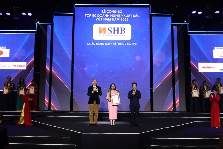 SHB 5 năm li&ecirc;n tiếp được vinh danh &ldquo;Top 50 doanh nghiệp xuất sắc nhất Việt Nam&rdquo;- Ảnh 1.