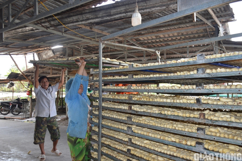 L&agrave;ng nghề &eacute;p chuối kh&ocirc; nổi tiếng C&agrave; Mau tất bật v&agrave;o vụ Tết- Ảnh 13.