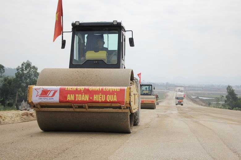 Năm 2024: Dự &aacute;n cao tốc kh&ocirc;ng lo thiếu vốn- Ảnh 2.