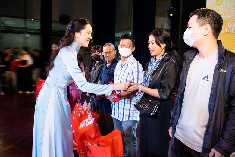 Sen V&agrave;ng trao qu&agrave; trị gi&aacute; hơn 800 triệu đồng cho trẻ em, người d&acirc;n tộc thiểu số đ&oacute;n Tết- Ảnh 11.