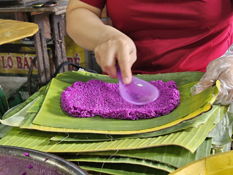 Từ g&oacute;i x&ocirc;i l&aacute; chuối, 3 thế hệ t&agrave;i hoa n&acirc;ng tầm b&aacute;nh t&eacute;t l&aacute; cẩm trứ danh Cần Thơ- Ảnh 2.