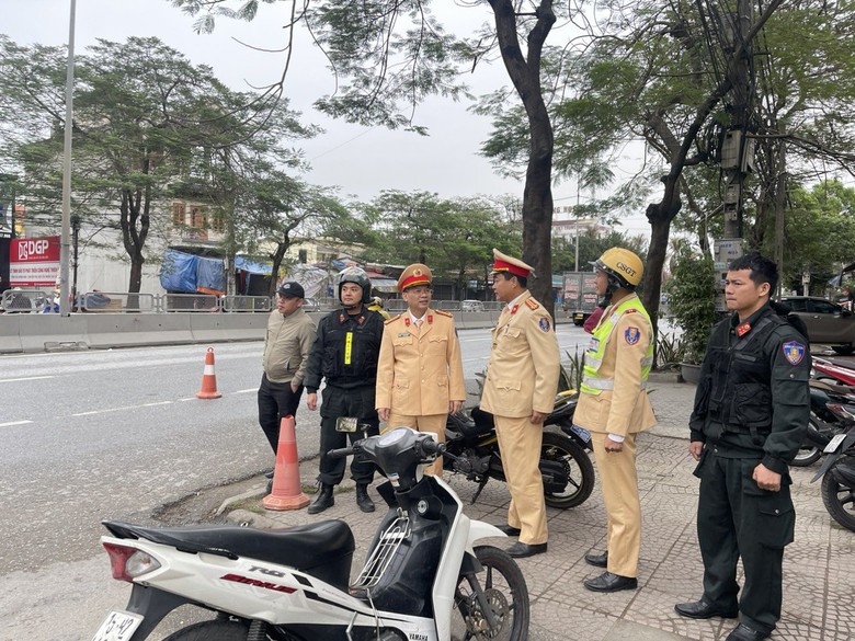 CSGT Hải Dương - Hải Ph&ograve;ng phối hợp xử l&yacute; vi phạm giao th&ocirc;ng tr&ecirc;n quốc lộ 5- Ảnh 1.
