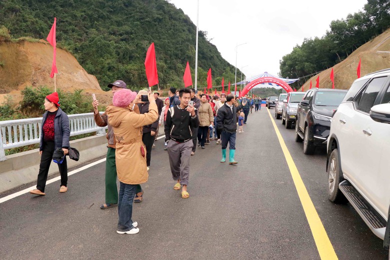 Tuy&ecirc;n Quang kh&aacute;nh th&agrave;nh c&acirc;y cầu thứ 9 bắc qua s&ocirc;ng L&ocirc;- Ảnh 5.