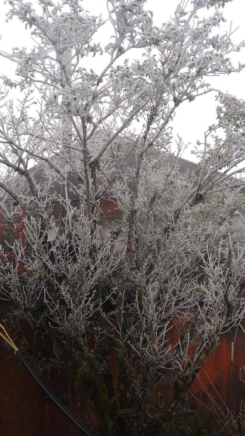 Băng gi&aacute; xuất hiện tại Cao Bằng v&agrave; Lạng Sơn, cơ quan chức năng khuyến c&aacute;o g&igrave;?- Ảnh 1.