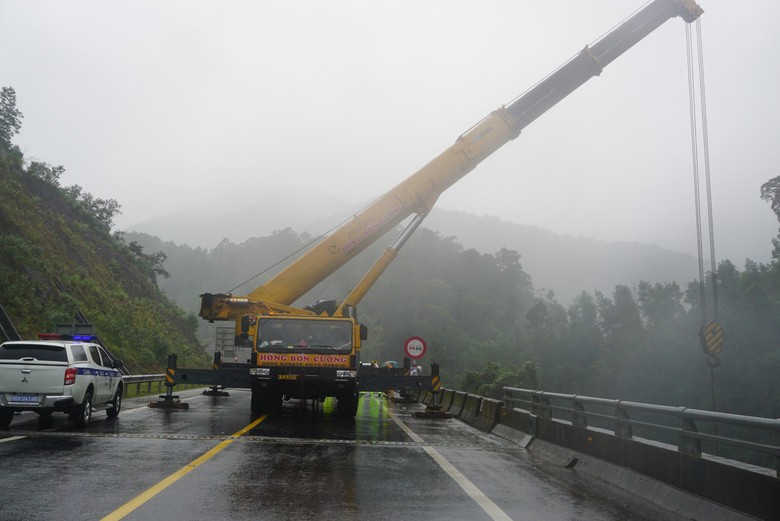 Nạn nh&acirc;n xe kh&aacute;ch rơi vực: Chỉ nghe tiếng ầm rồi thấy m&igrave;nh nằm dưới vực s&acirc;u- Ảnh 3.
