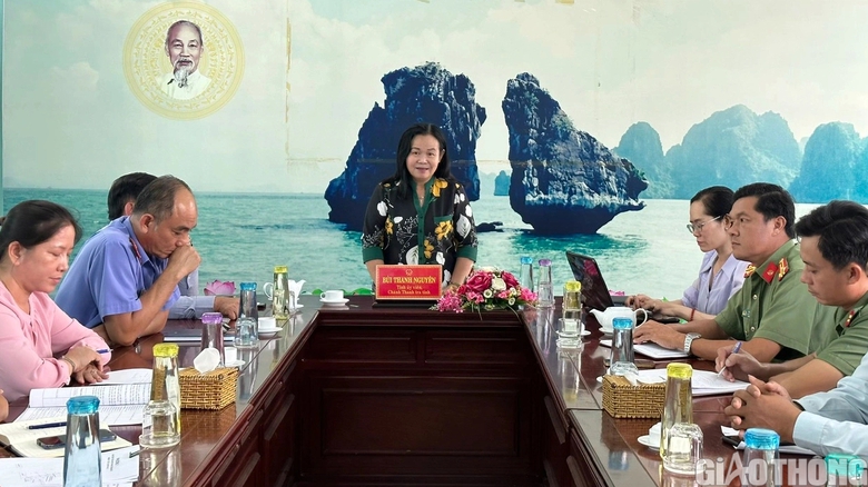 Bạc Liêu: Gấp rút hoàn thành đường bị 2 hộ dân án ngữ hơn 20 năm- Ảnh 4. Bạc Liêu: Gấp rút hoàn thành đường bị 2 hộ dân án ngữ hơn 20 năm- Ảnh 4.