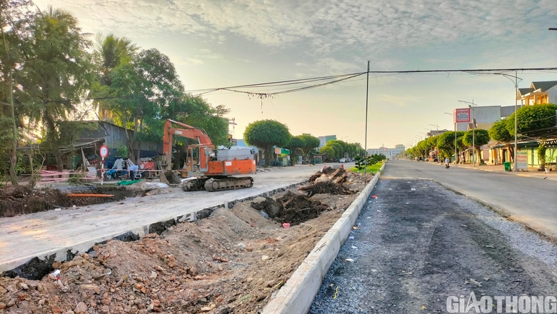 Bạc Liêu: Gấp rút hoàn thành đường bị 2 hộ dân án ngữ hơn 20 năm- Ảnh 5. Bạc Liêu: Gấp rút hoàn thành đường bị 2 hộ dân án ngữ hơn 20 năm- Ảnh 5.