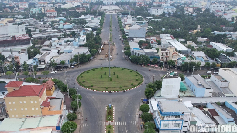 Bạc Liêu: Gấp rút hoàn thành đường bị 2 hộ dân án ngữ hơn 20 năm- Ảnh 6. Bạc Liêu: Gấp rút hoàn thành đường bị 2 hộ dân án ngữ hơn 20 năm- Ảnh 6.