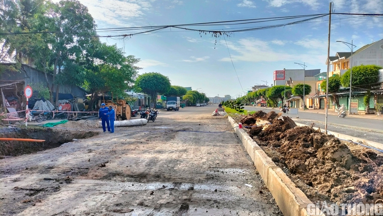 Bạc Liêu: Gấp rút hoàn thành đường bị 2 hộ dân án ngữ hơn 20 năm- Ảnh 7. Bạc Liêu: Gấp rút hoàn thành đường bị 2 hộ dân án ngữ hơn 20 năm- Ảnh 7.