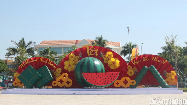 Bạc Liêu: Rộn ràng trang hoàng đường phố, trang trí tiểu cảnh linh vật rồng lạ mắt- Ảnh 4. Bạc Liêu: Rộn ràng trang hoàng đường phố, trang trí tiểu cảnh linh vật rồng lạ mắt- Ảnh 4.