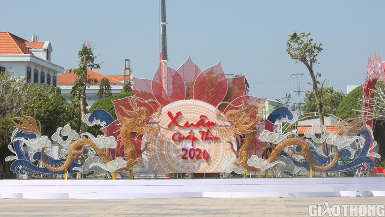 Bạc Liêu: Rộn ràng trang hoàng đường phố, trang trí tiểu cảnh linh vật rồng lạ mắt- Ảnh 5. Bạc Liêu: Rộn ràng trang hoàng đường phố, trang trí tiểu cảnh linh vật rồng lạ mắt- Ảnh 5.