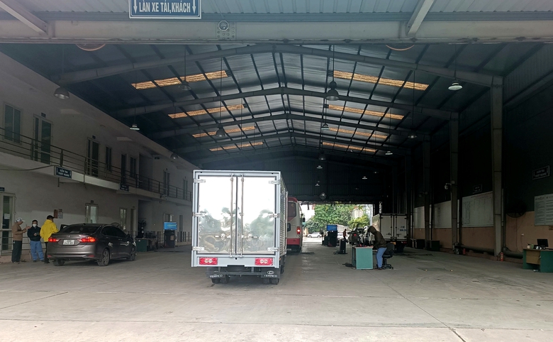 Trung t&acirc;m đăng kiểm vắng bất ngờ, d&acirc;n thảnh thơi đưa xe đi kiểm định- Ảnh 1.