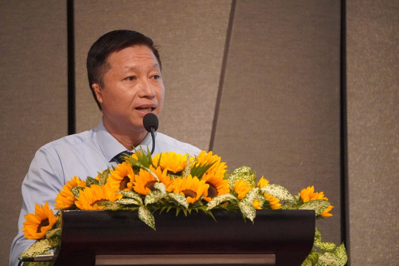 C&acirc;y ho&agrave;ng kim lần đầu xuất hiện ở đường hoa Nguyễn Huệ- Ảnh 1.