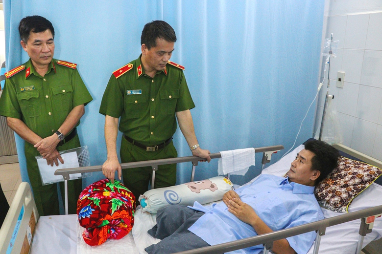 Vụ đại &uacute;y bị đứt l&igrave;a 2 ch&acirc;n khi bắt c&aacute;t tặc: Chỉ xử phạt h&agrave;nh ch&iacute;nh hai đối tượng- Ảnh 1.