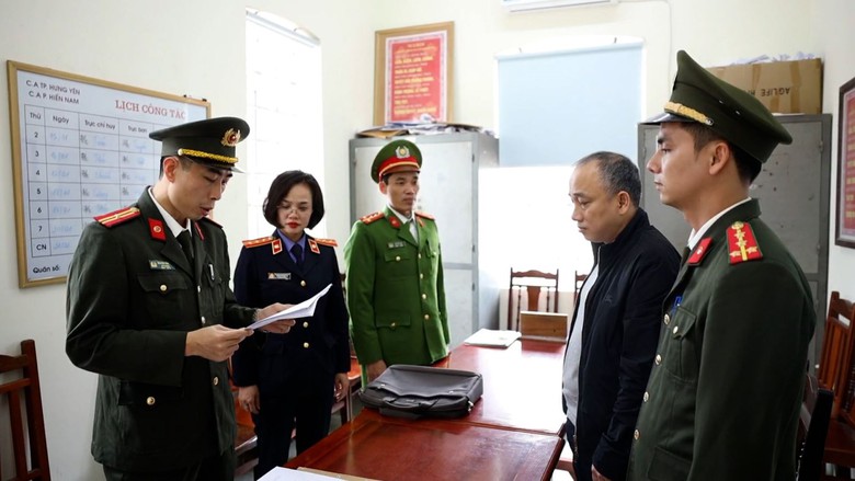 Bắt &ocirc;ng chủ dự &aacute;n 
