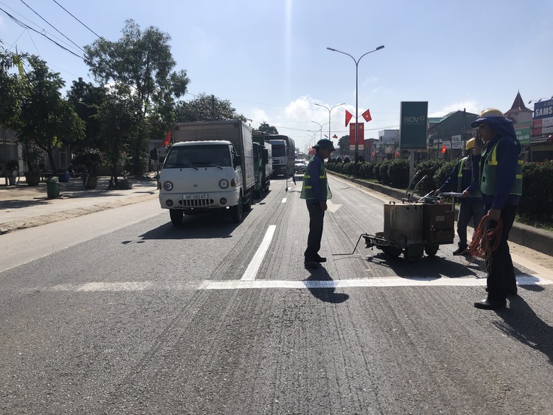 Rốt r&aacute;o khắc phục hư hỏng tr&ecirc;n QL1 qua Nghệ An, H&agrave; Tĩnh trước tết Nguy&ecirc;n đ&aacute;n- Ảnh 7.