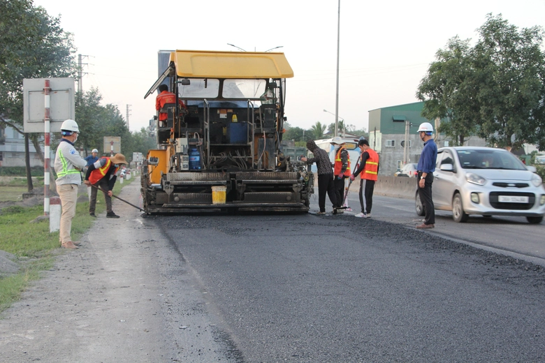 Rốt r&aacute;o khắc phục hư hỏng tr&ecirc;n QL1 qua Nghệ An, H&agrave; Tĩnh trước tết Nguy&ecirc;n đ&aacute;n- Ảnh 1.