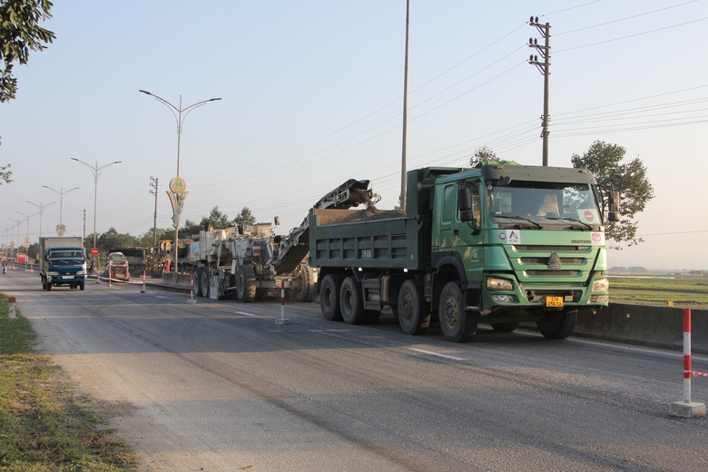 Rốt r&aacute;o khắc phục hư hỏng tr&ecirc;n QL1 qua Nghệ An, H&agrave; Tĩnh trước tết Nguy&ecirc;n đ&aacute;n- Ảnh 6.