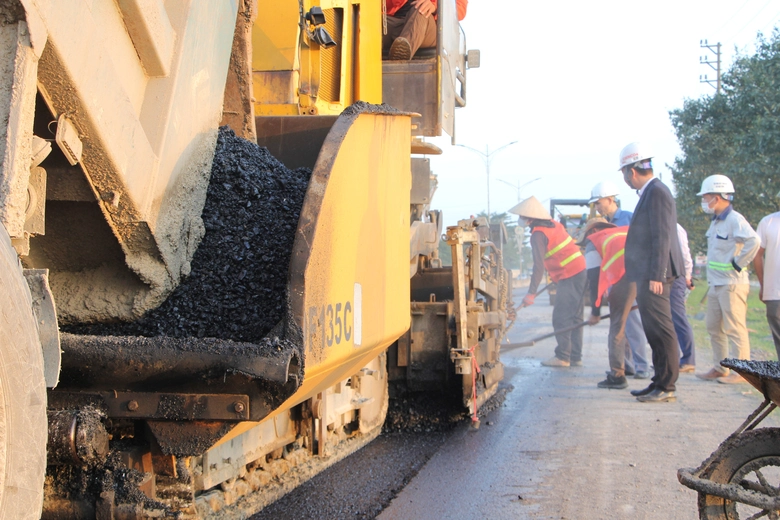 Rốt r&aacute;o khắc phục hư hỏng tr&ecirc;n QL1 qua Nghệ An, H&agrave; Tĩnh trước tết Nguy&ecirc;n đ&aacute;n- Ảnh 4.