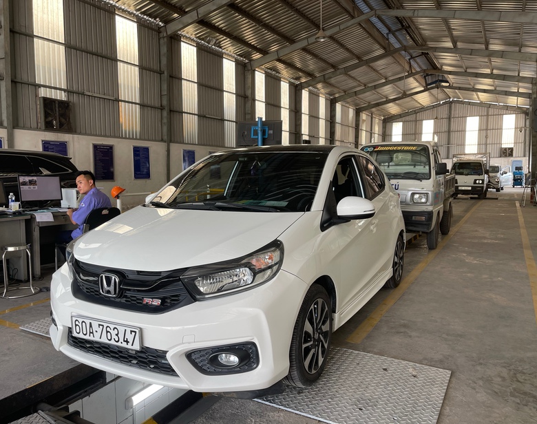 Tận dụng về qu&ecirc;, đi du lịch t&igrave;m điểm đăng kiểm để tr&aacute;nh &ugrave;n tắc cận Tết- Ảnh 2.