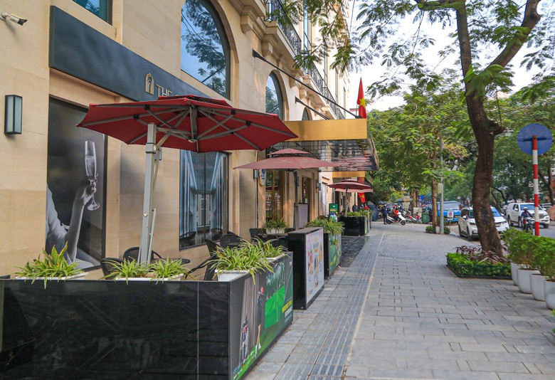 Hà Nội cần làm gì để thu phí vỉa hè?- Ảnh 2. Hà Nội cần làm gì để thu phí vỉa hè?- Ảnh 2.