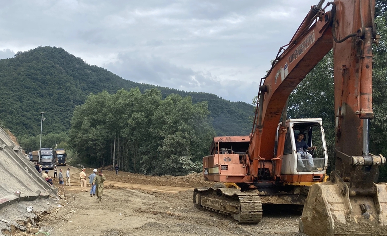 Khẩn trương khắc phục sình lún gây tắc đường ở đèo An Khê- Ảnh 6. Khẩn trương khắc phục sình lún gây tắc đường ở đèo An Khê- Ảnh 6.