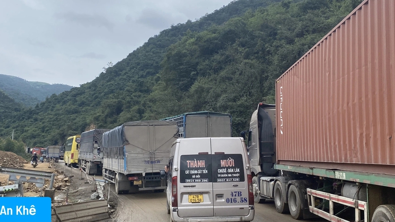 Khẩn trương khắc phục sình lún gây tắc đường ở đèo An Khê- Ảnh 4. Khẩn trương khắc phục sình lún gây tắc đường ở đèo An Khê- Ảnh 4.
