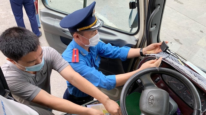 Li&ecirc;n tiếp xảy ra tai nạn do l&aacute;i xe mệt mỏi, ngủ gật, ngăn c&aacute;ch n&agrave;o?- Ảnh 2.