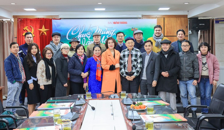 Báo Giao thông gặp mặt, chúc Tết cán bộ hưu trí nhân dịp Xuân Giáp Thìn- Ảnh 3. Báo Giao thông gặp mặt, chúc Tết cán bộ hưu trí nhân dịp Xuân Giáp Thìn- Ảnh 3.