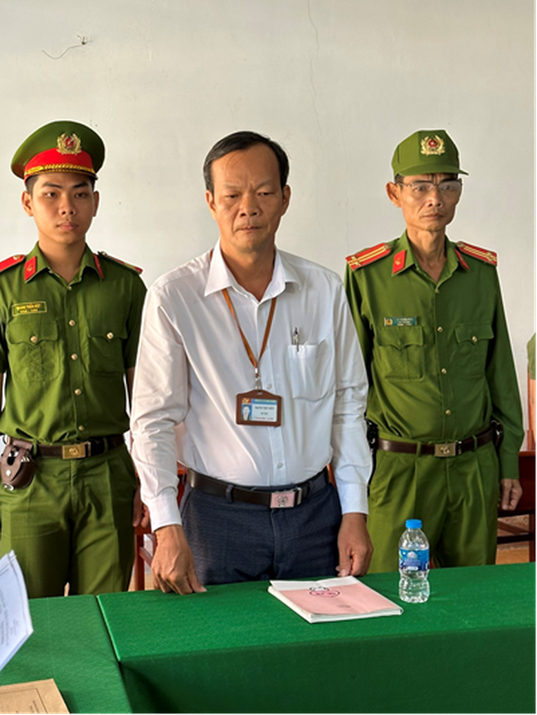 Th&ecirc;m một bị can li&ecirc;n quan sai phạm tại cụm d&acirc;n cư vượt lũ C&acirc;y Dương bị bắt- Ảnh 1.