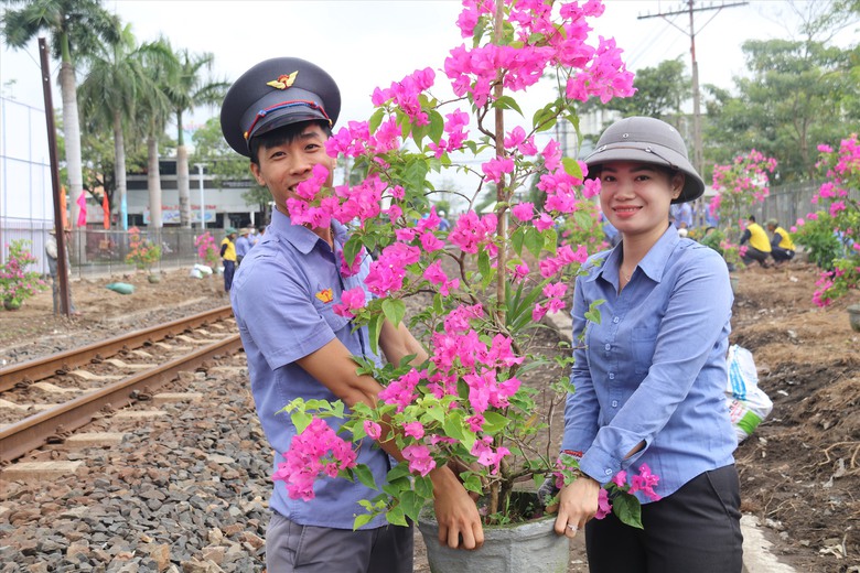 Phong tr&agrave;o &ldquo;Đường t&agrave;u - Đường hoa&rdquo; kết nối &ldquo;Sắc xanh một dải xứ Trầm&rdquo;- Ảnh 3.
