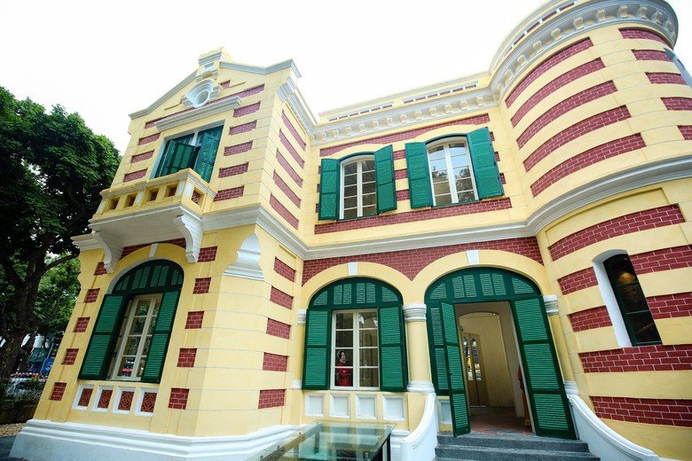 Biệt thự từng gây tranh cãi ở Hà Nội đẹp như mơ ngày mở cửa trở lại - Ảnh 2. Biệt thự từng gây tranh cãi ở Hà Nội đẹp như mơ ngày mở cửa trở lại - Ảnh 2.